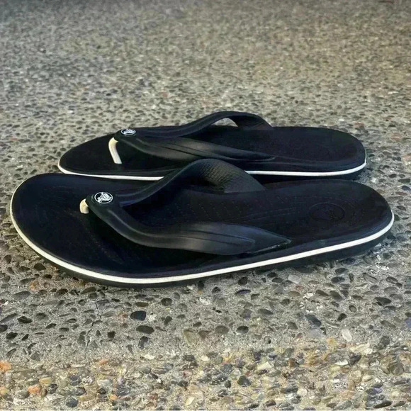 Crocs Thongs Flip Flops Rubber Black Men 9 Women 11 Sandals Unisex - Picture 4 of 7